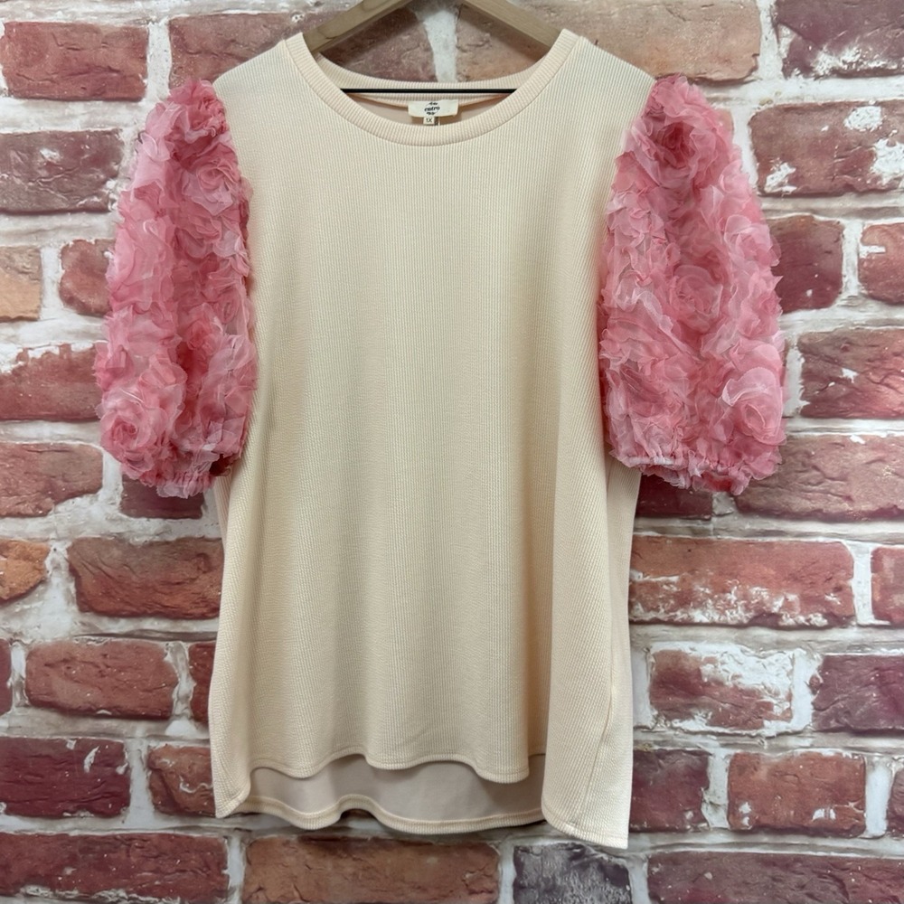 Entro Top Women's 1X Cream Pink Chic Floral Rosette Sleeve Casual Knit Shirt - Picture 3 of 9